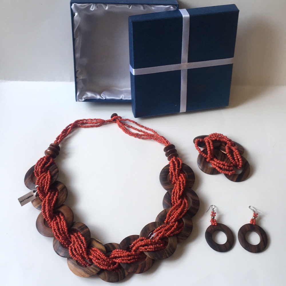 NWT  jewelry set